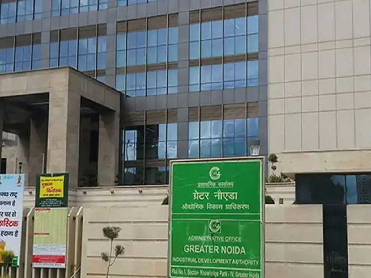 ग्रेनो की सफाई व्यवस्था बाधित हुई तो कॉन्ट्रैक्टरों के खिलाफ होगी सख्त कार्रवाई